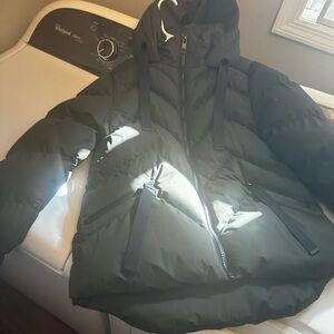 Puffer Coat/Jacket. Sizing is sized small .